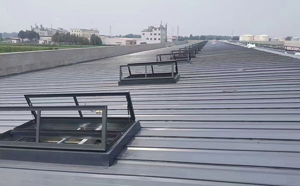 某中学室内体育馆汉滨排烟窗改造项目