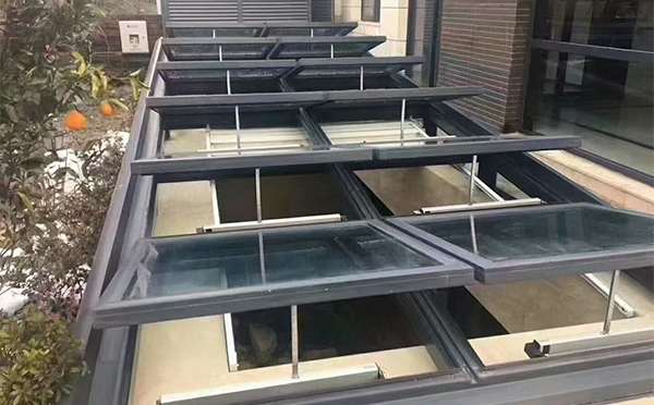 某轨道交通车辆维修车间汉滨排烟窗应用