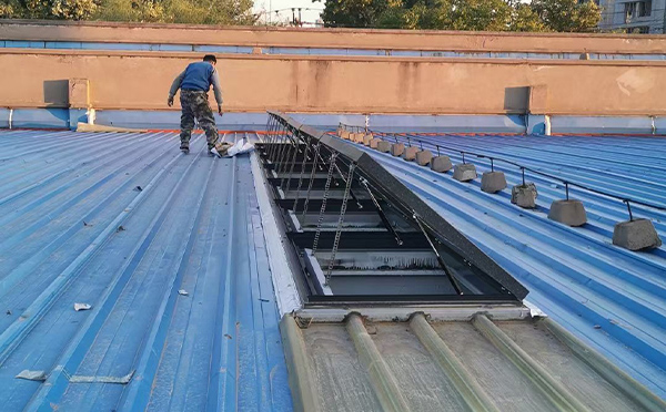 某区域性物流仓储中心汉滨排烟窗系统安装项目